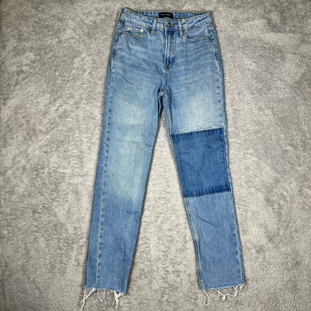 Free Assembly Patchwork Straight Leg Jeans Medium Wash Raw Hem Size 2 FAWDN00329